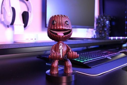 Kis Nagy Bolygó - Sackboy játékvezérlő és telefontartó (20 cm)